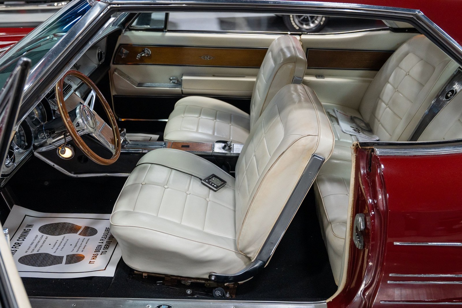 Buick-Riviera-1964-Coupe-33