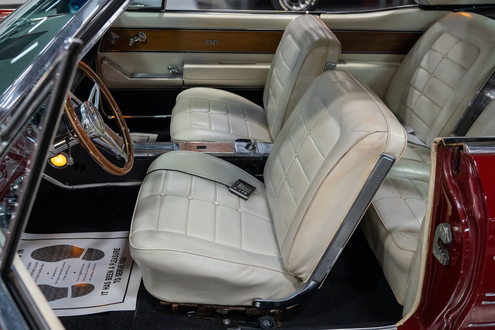 Buick-Riviera-1964-Coupe-34