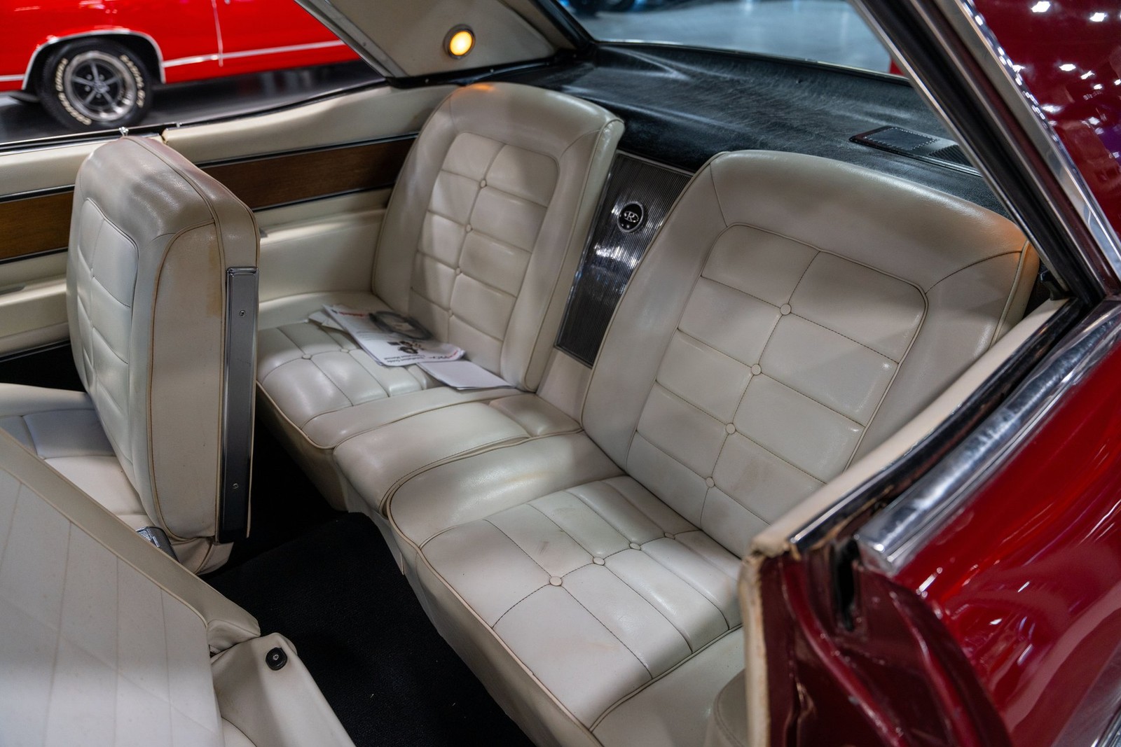 Buick-Riviera-1964-Coupe-38