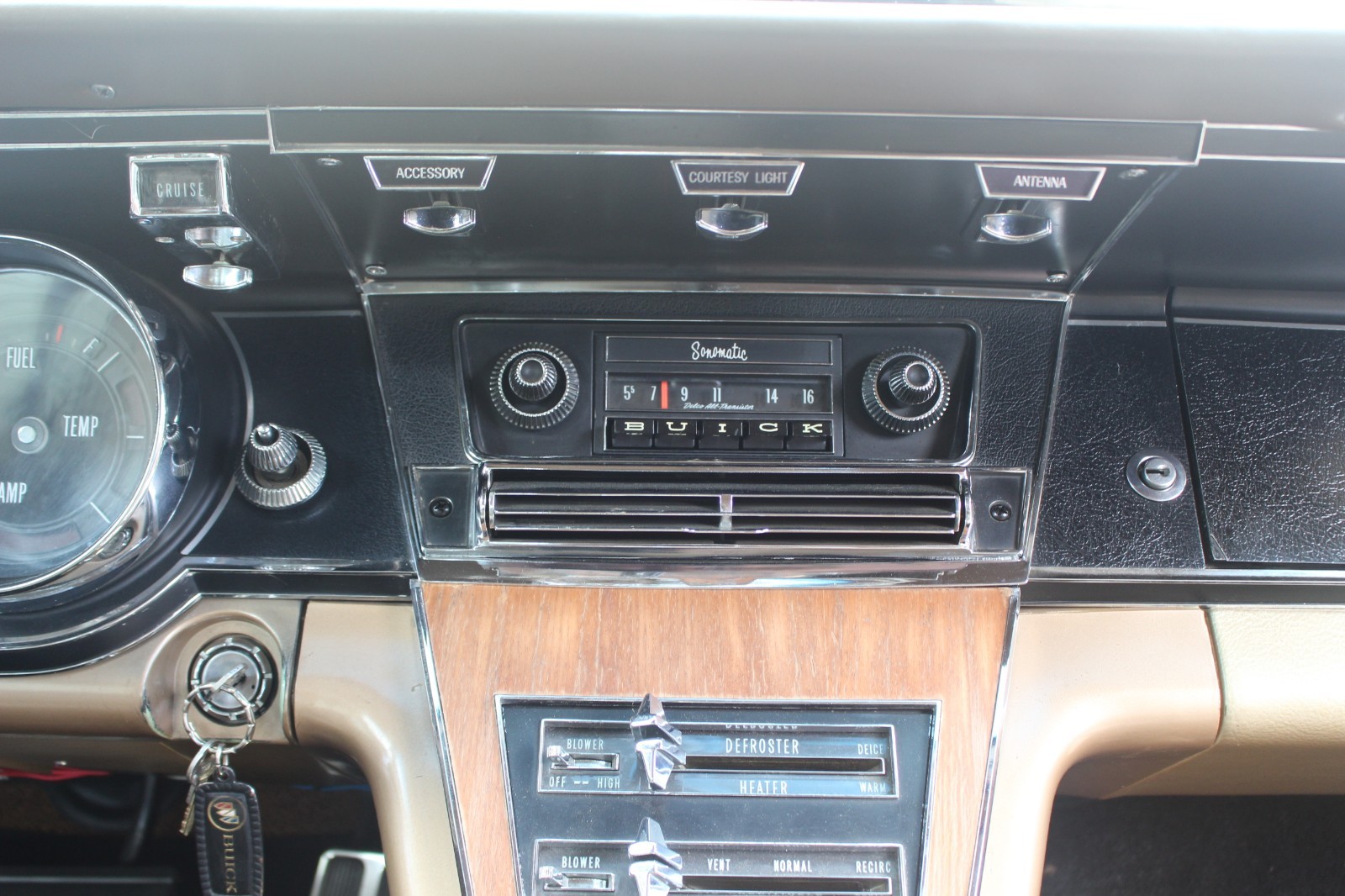 Buick-Riviera-1965-Coupe-22