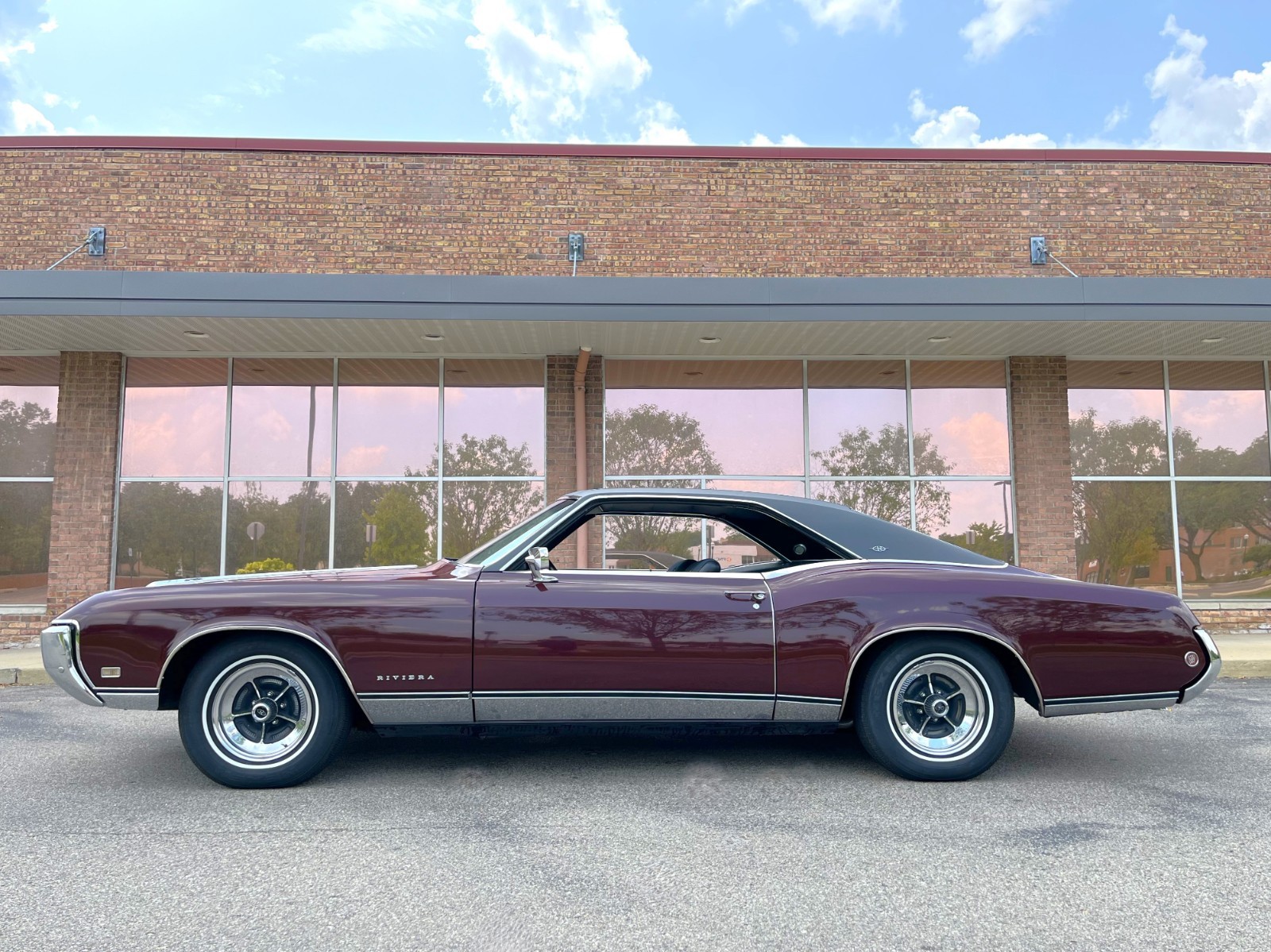 Buick-Riviera-1968-2-door-hardtop-2