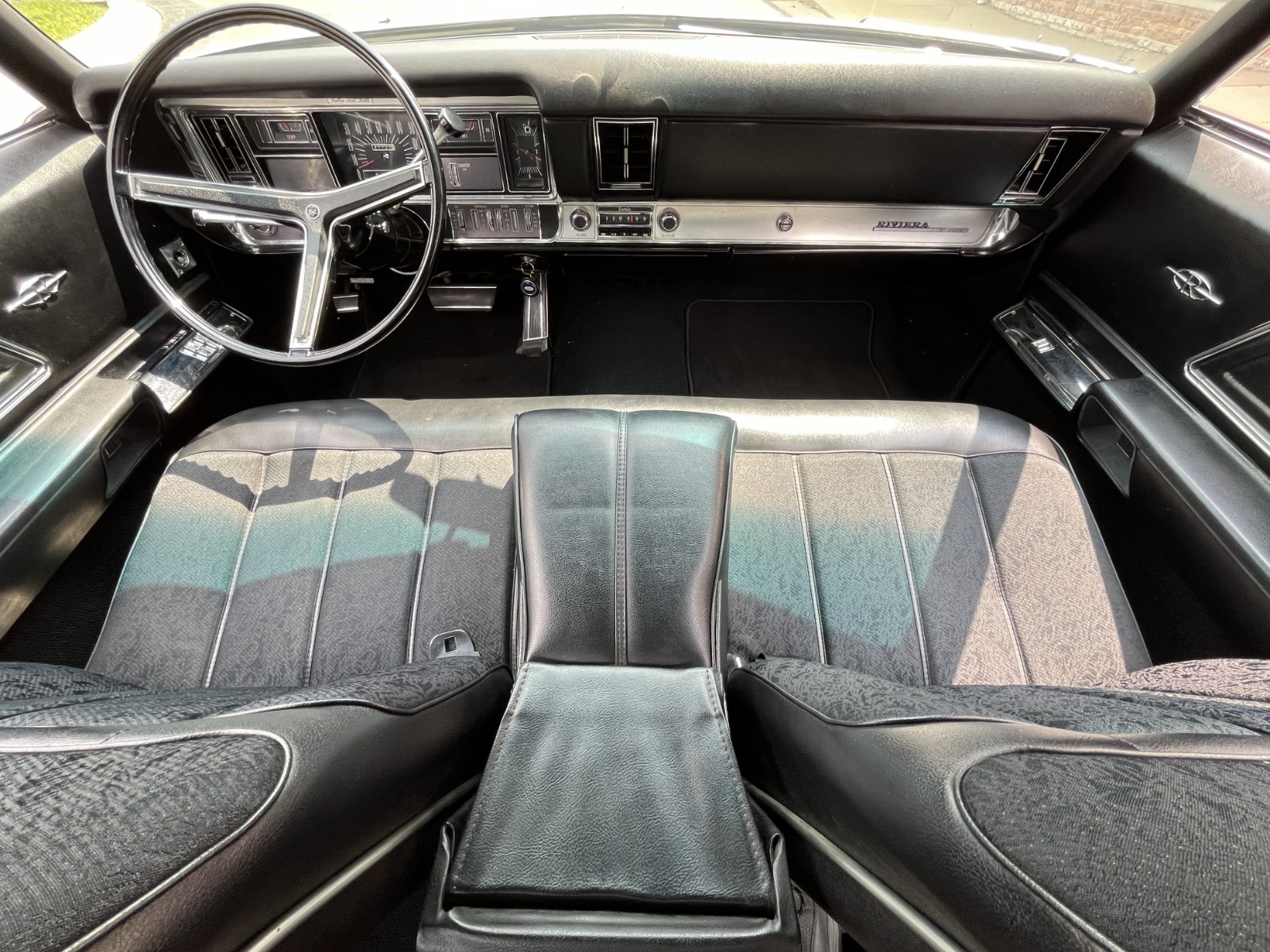 Buick-Riviera-1968-2-door-hardtop-22