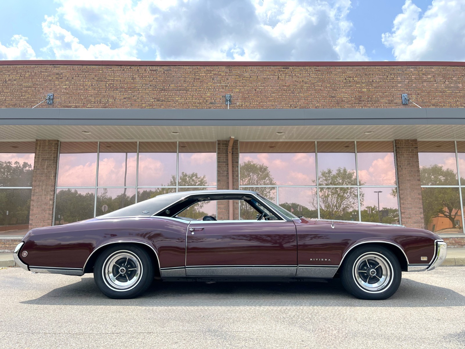 Buick-Riviera-1968-2-door-hardtop-23