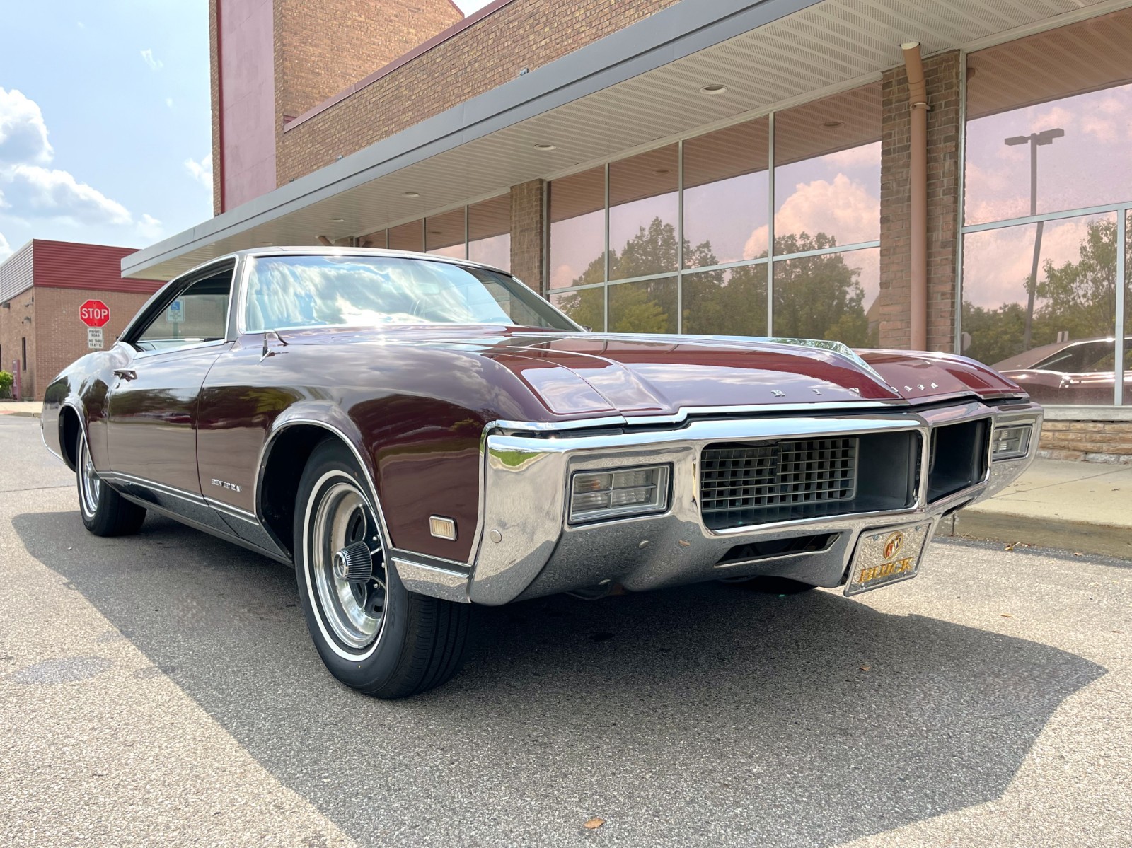 Buick-Riviera-1968-2-door-hardtop-24