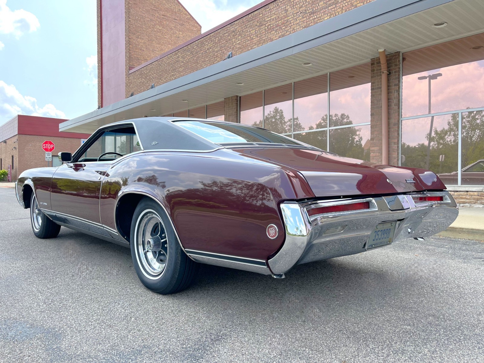 Buick-Riviera-1968-2-door-hardtop-3