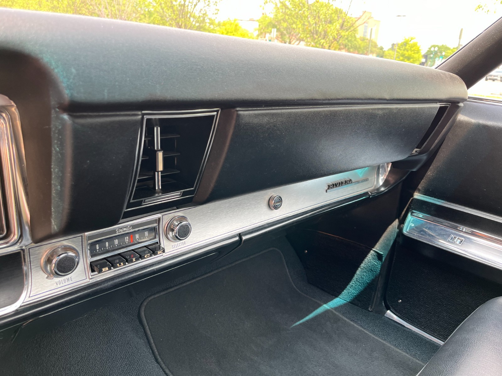 Buick-Riviera-1968-2-door-hardtop-34