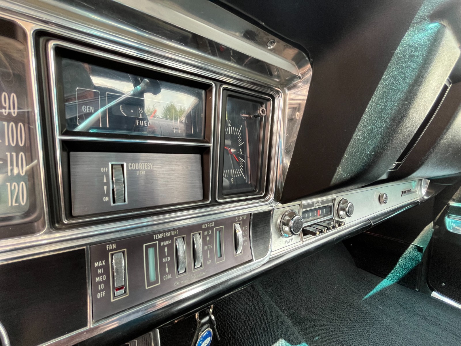 Buick-Riviera-1968-2-door-hardtop-35