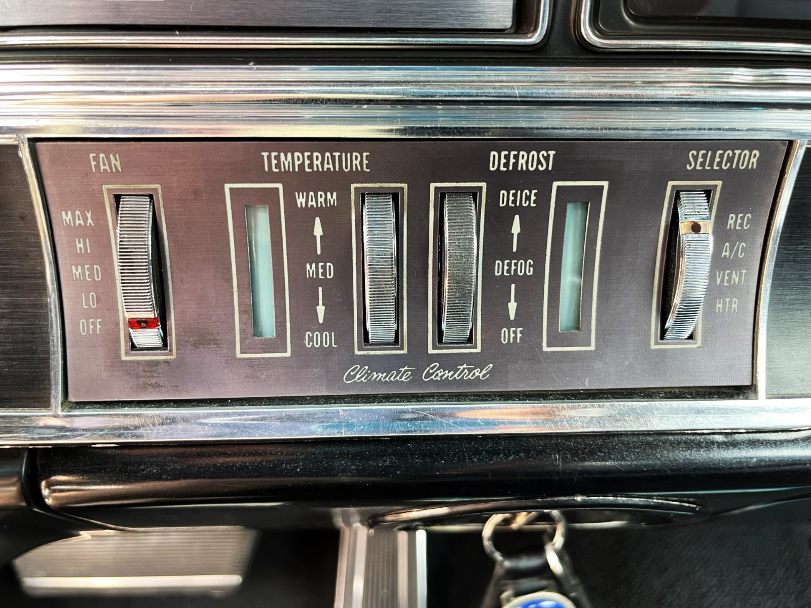 Buick-Riviera-1968-2-door-hardtop-39