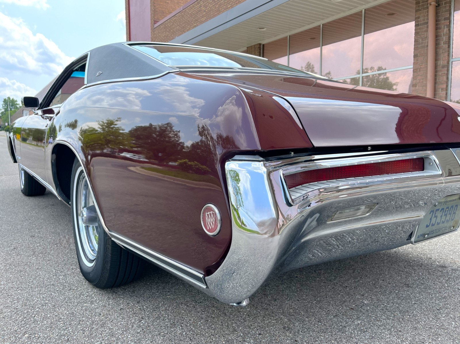 Buick-Riviera-1968-2-door-hardtop-8