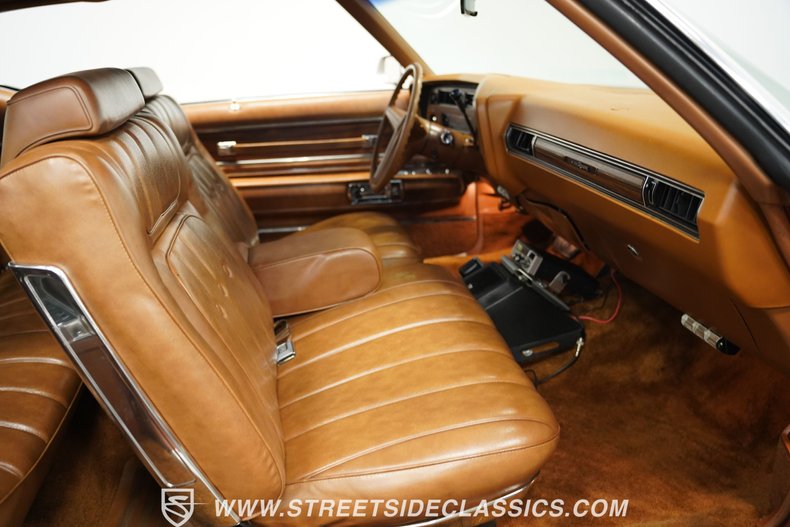 Buick-Riviera-1973-Burnt-Coral-Saddle-11