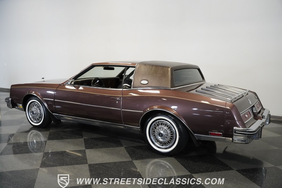 Buick-Riviera-1983-Hardtop-11