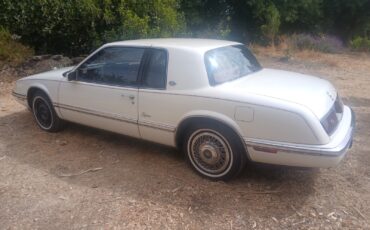 Buick-Riviera-1989-Coupe-2