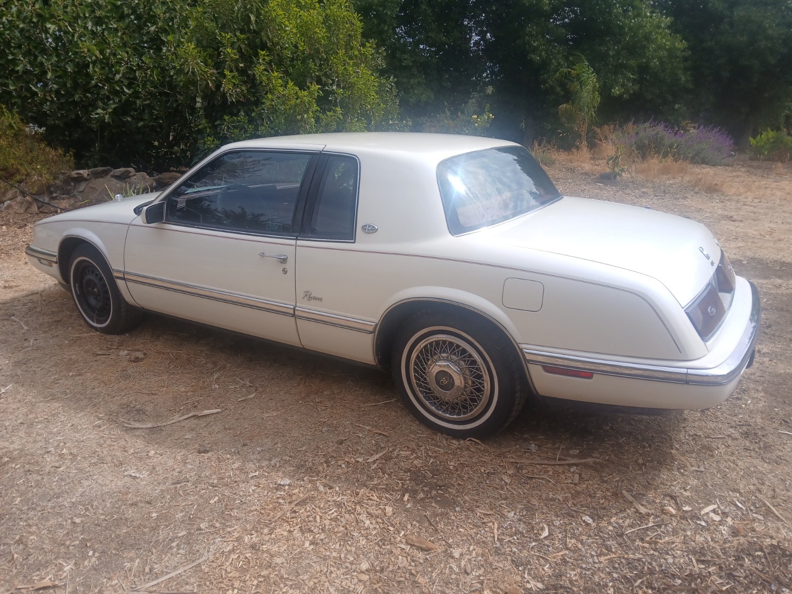 Buick-Riviera-1989-Coupe-2