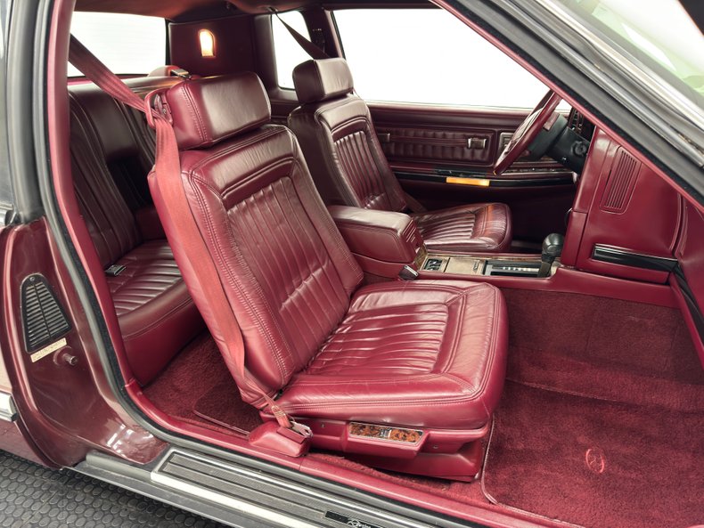 Buick-Riviera-1992-Claret-Red-Red-38