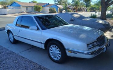 Buick-Riviera-1992-Diamond-White-Tan-10