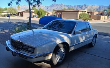 Buick-Riviera-1992-Diamond-White-Tan-11