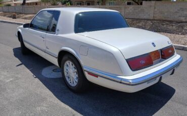Buick-Riviera-1992-Diamond-White-Tan-2