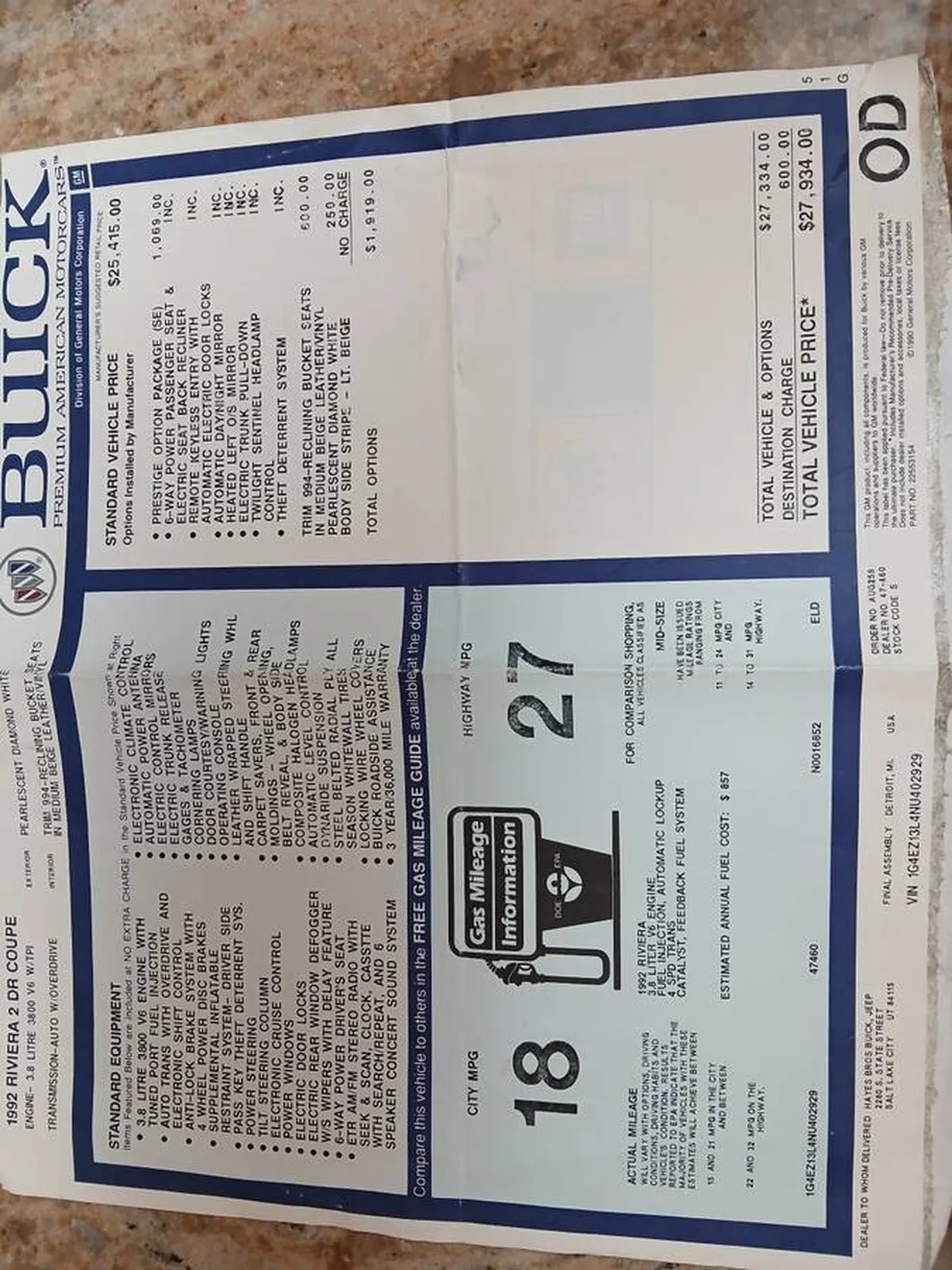 Buick-Riviera-1992-Diamond-White-Tan-3