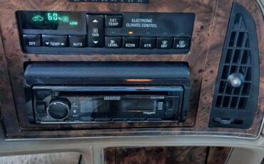 Buick-Riviera-1992-Diamond-White-Tan-5