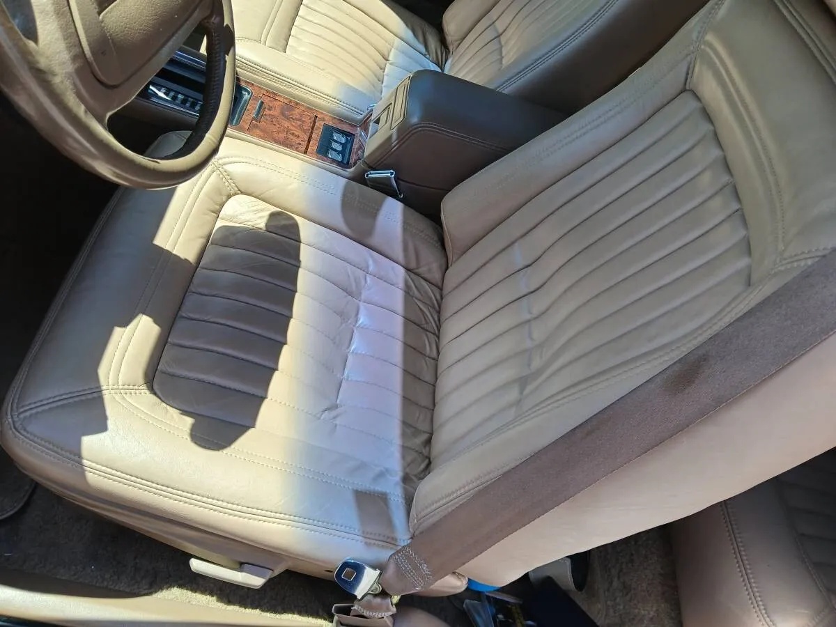 Buick-Riviera-1992-Diamond-White-Tan-7