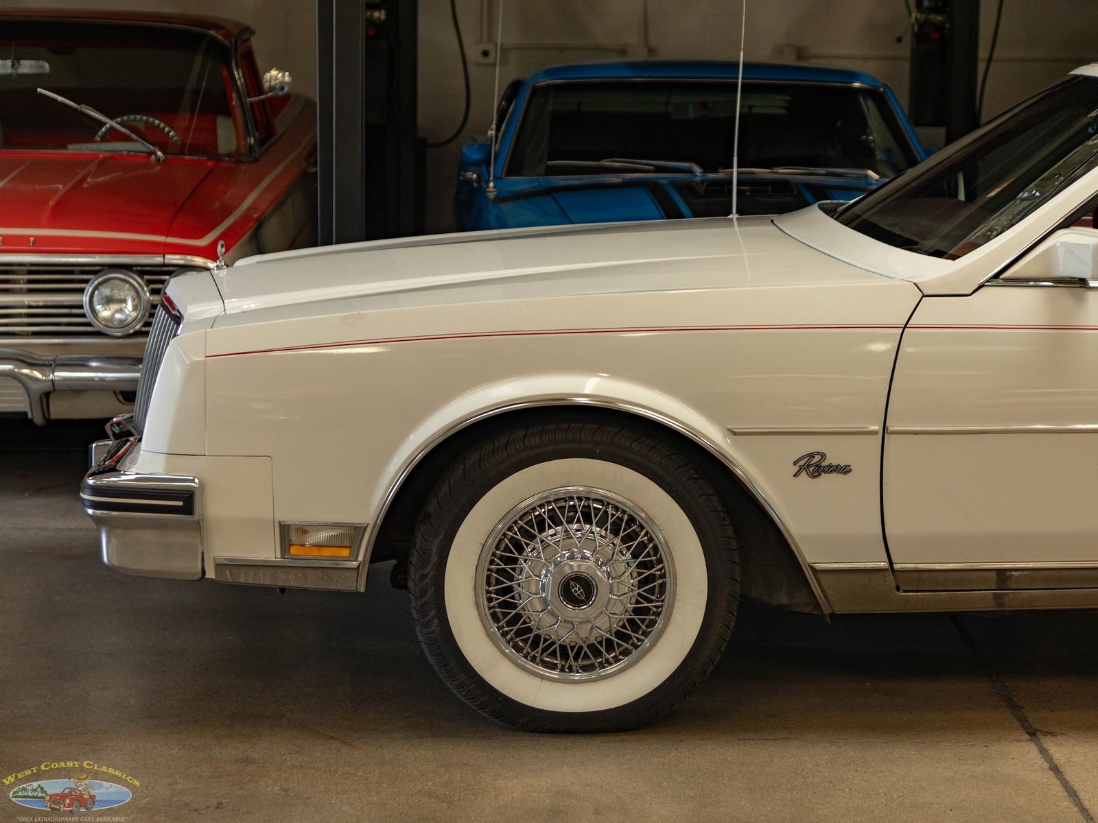 Buick-Riviera-5.0L-V8-Convertible-1983-2-Door-Convertible-4