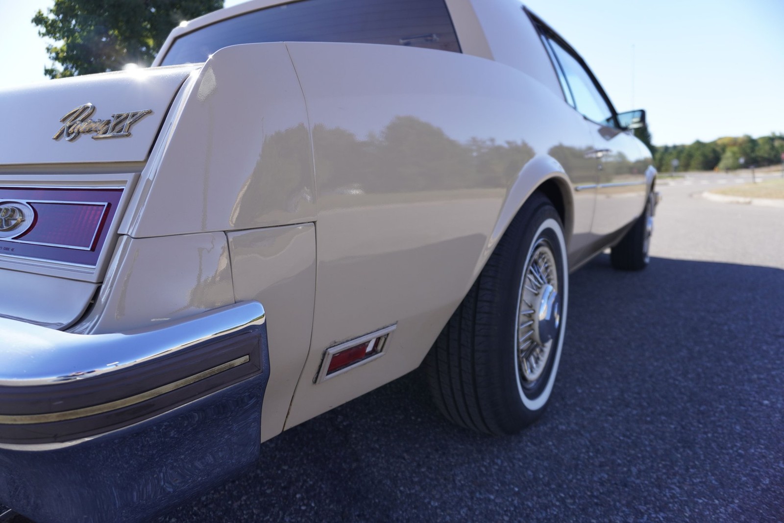 Buick-Riviera-XX-Anniversary-Edition-1983-Coupe-26