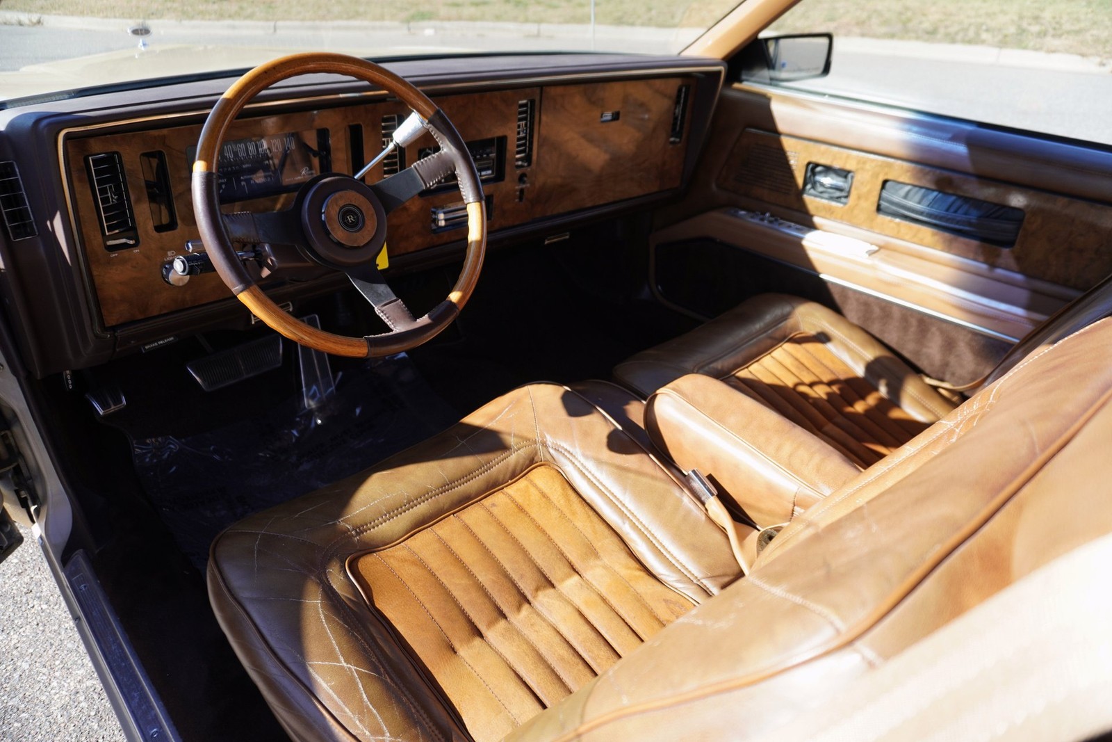 Buick-Riviera-XX-Anniversary-Edition-1983-Coupe-9