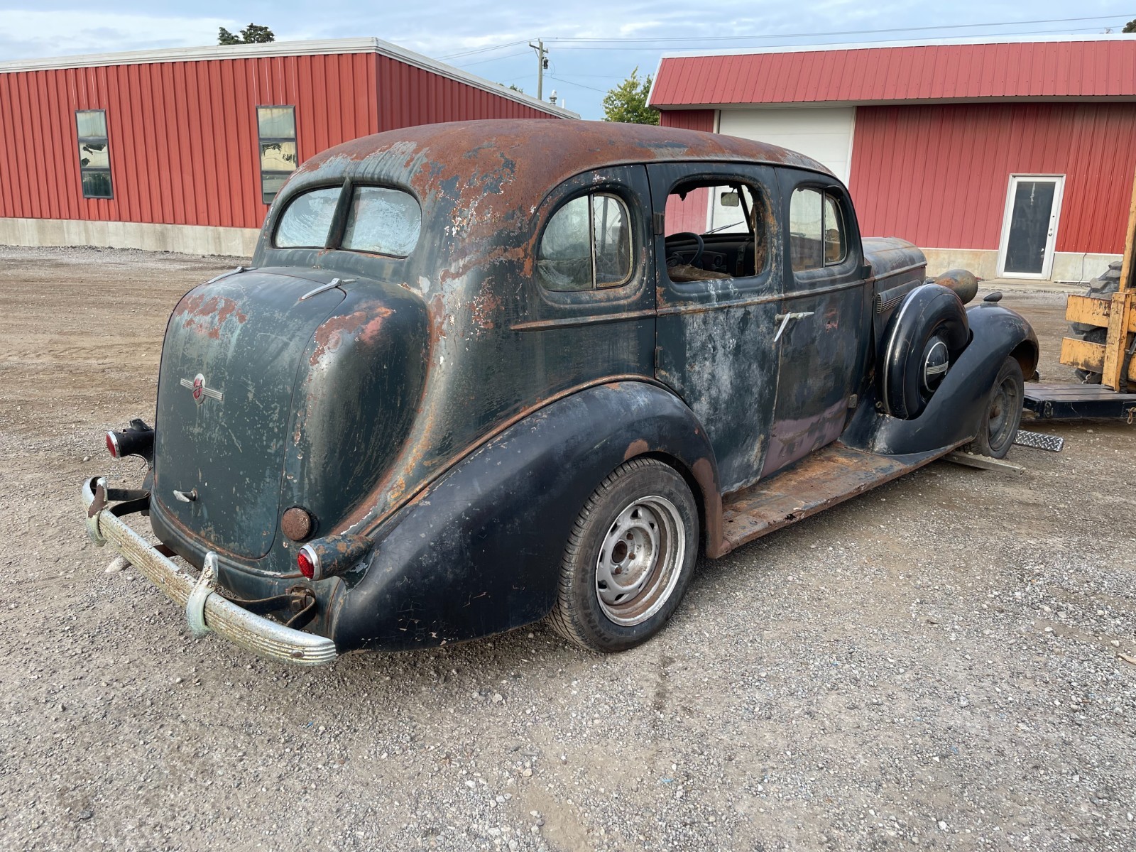 Buick-Roadmaster-1936-Sedan-1
