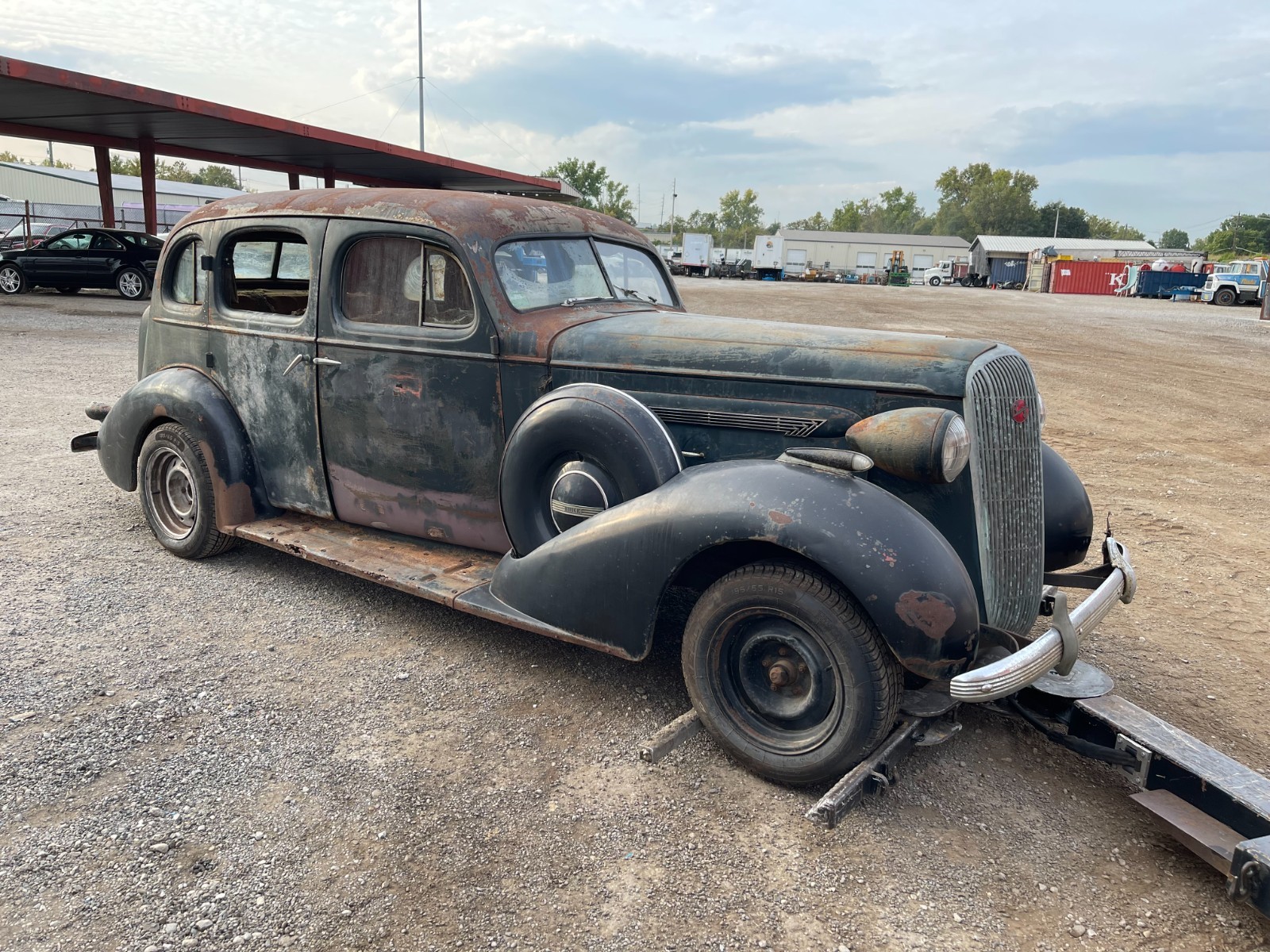Buick-Roadmaster-1936-Sedan
