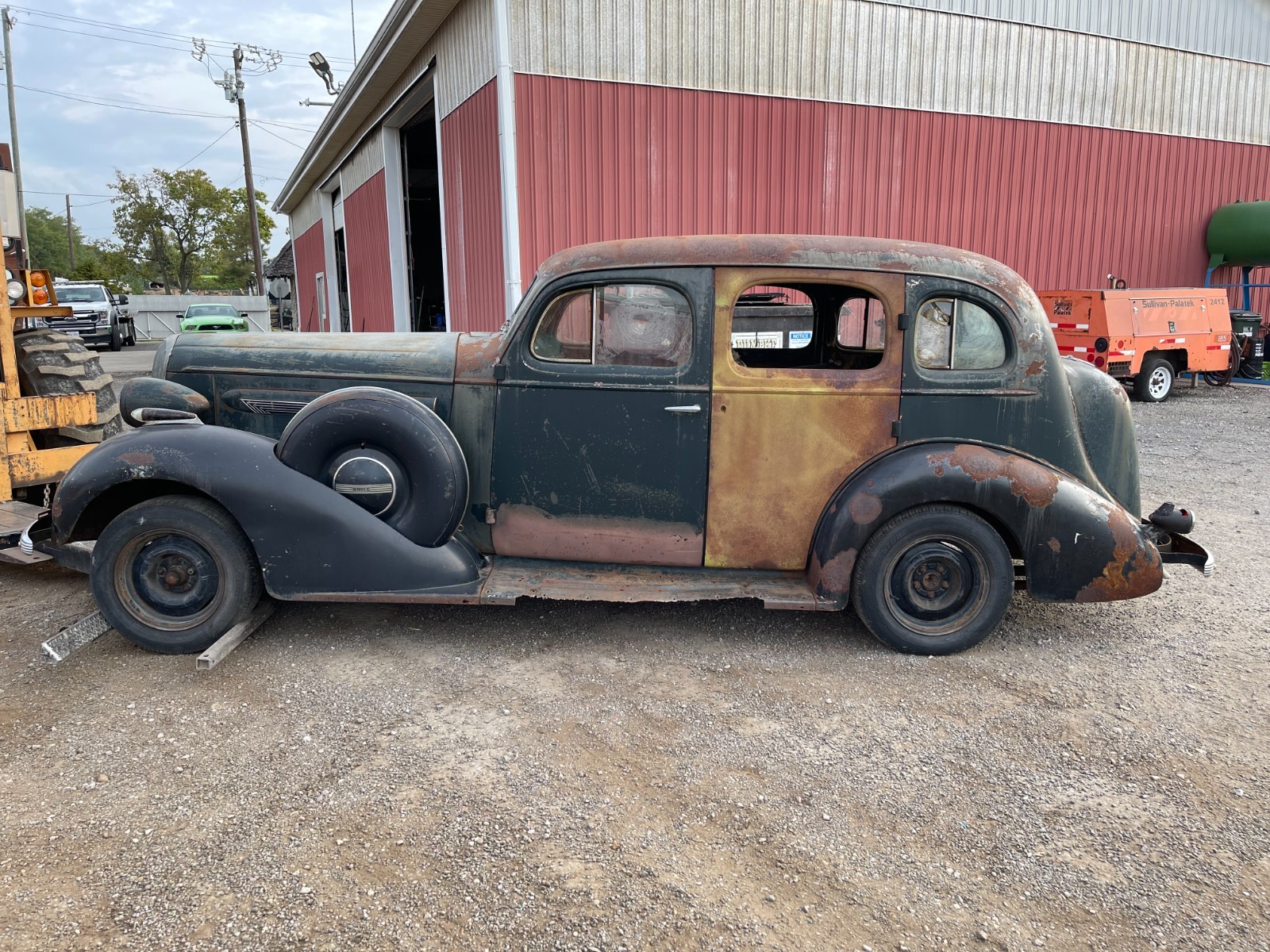 Buick-Roadmaster-1936-Sedan-4