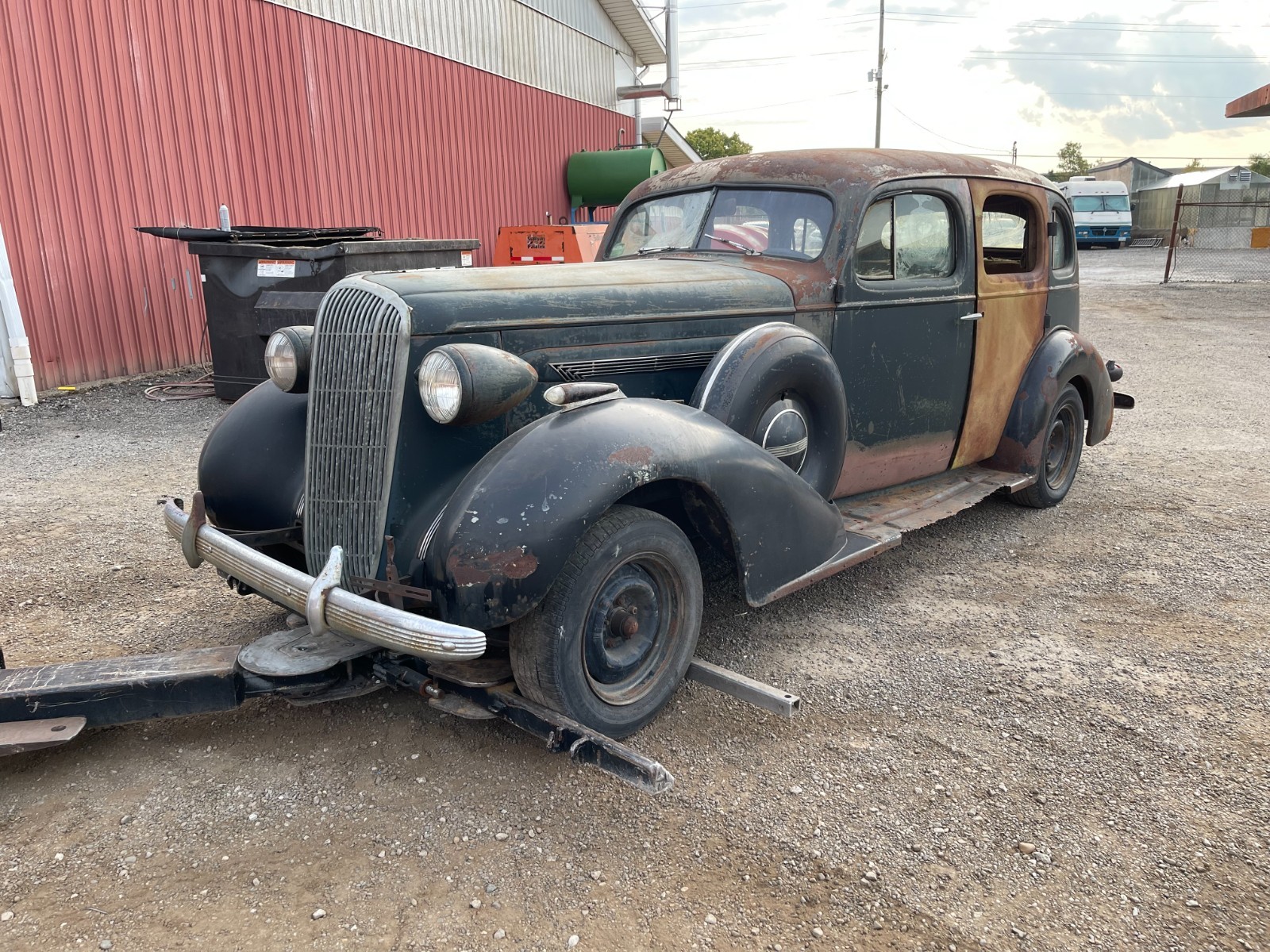 Buick-Roadmaster-1936-Sedan-5