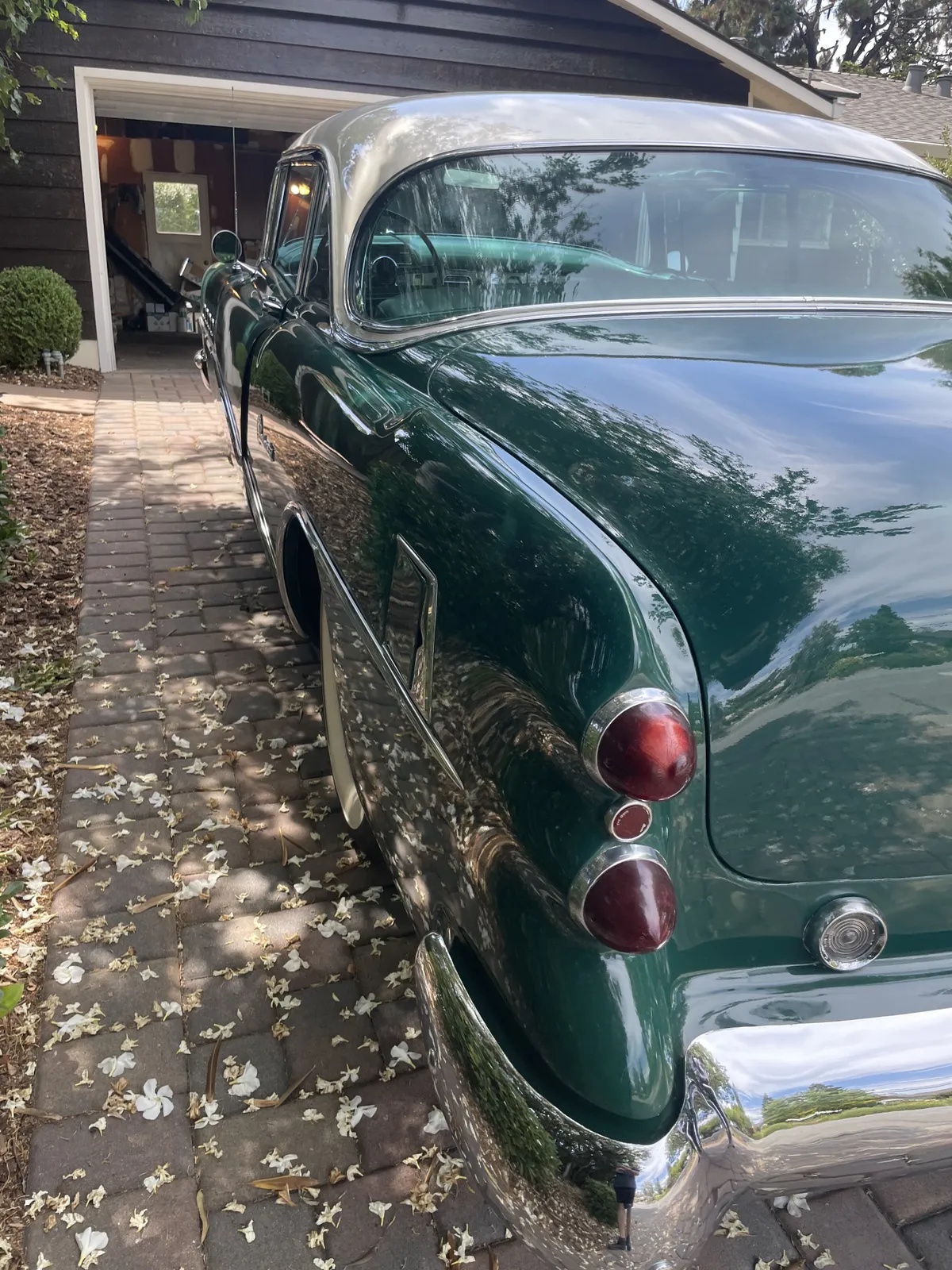Buick-Roadmaster-1954-2-Tone-White-On-Forest-Green-12