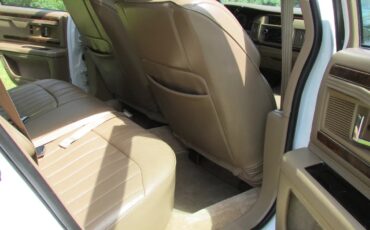 Buick-Roadmaster-1994-White-Woody-Saddle-11