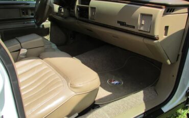 Buick-Roadmaster-1994-White-Woody-Saddle-13