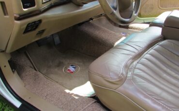 Buick-Roadmaster-1994-White-Woody-Saddle-18