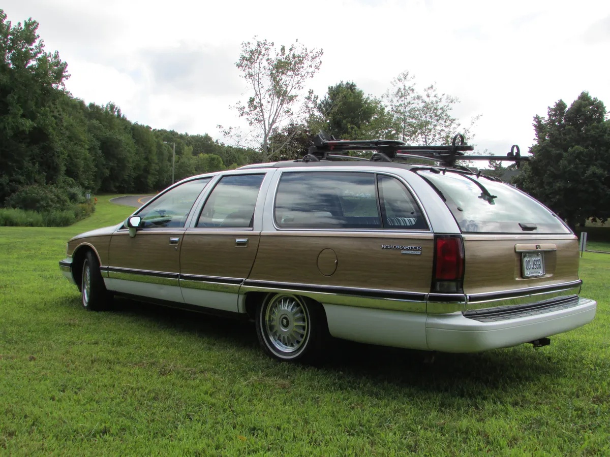 Buick-Roadmaster-1994-White-Woody-Saddle-2