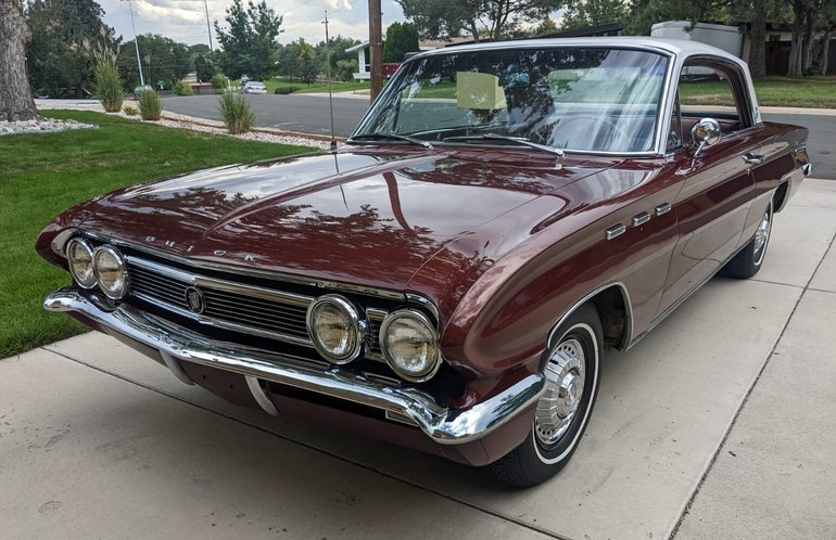 Buick-Skylark-1962-Burgundy-Rose