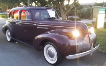 Buick-Special-8-1939-Burgundy-Black-1