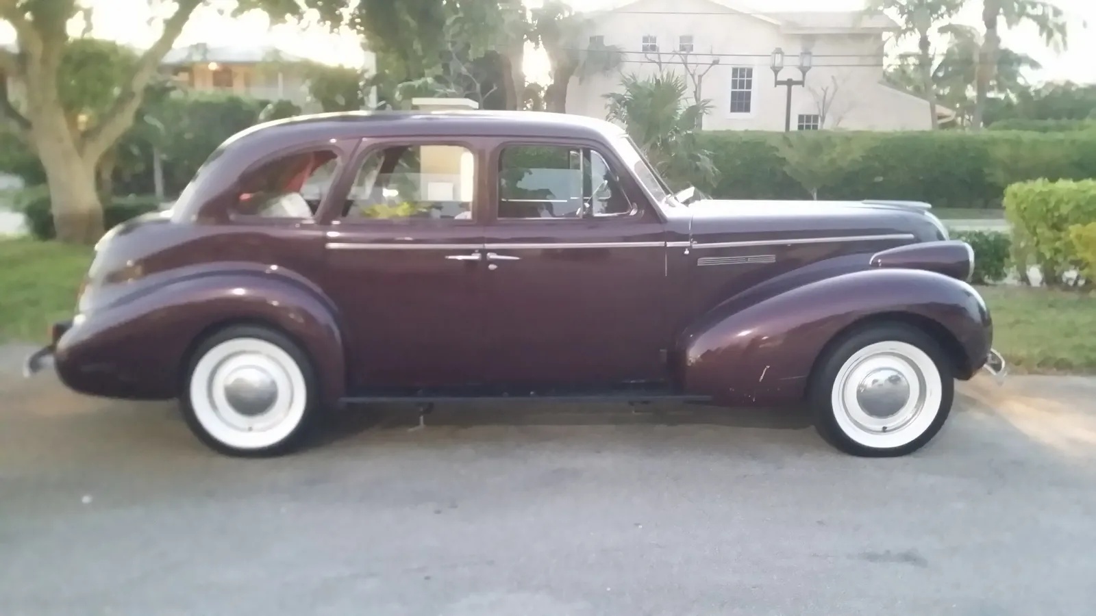 Buick-Special-8-1939-Burgundy-Black-2