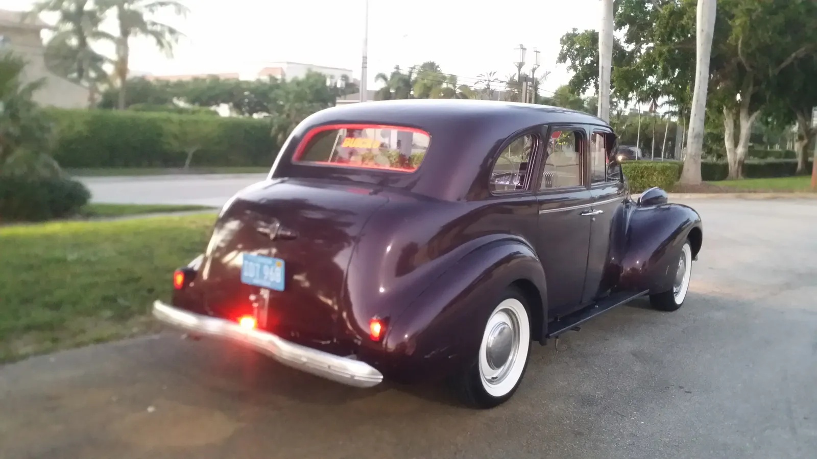 Buick-Special-8-1939-Burgundy-Black-3