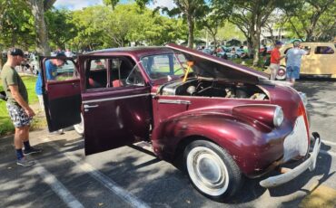 Buick-Special-8-1939-Burgundy-Black-5