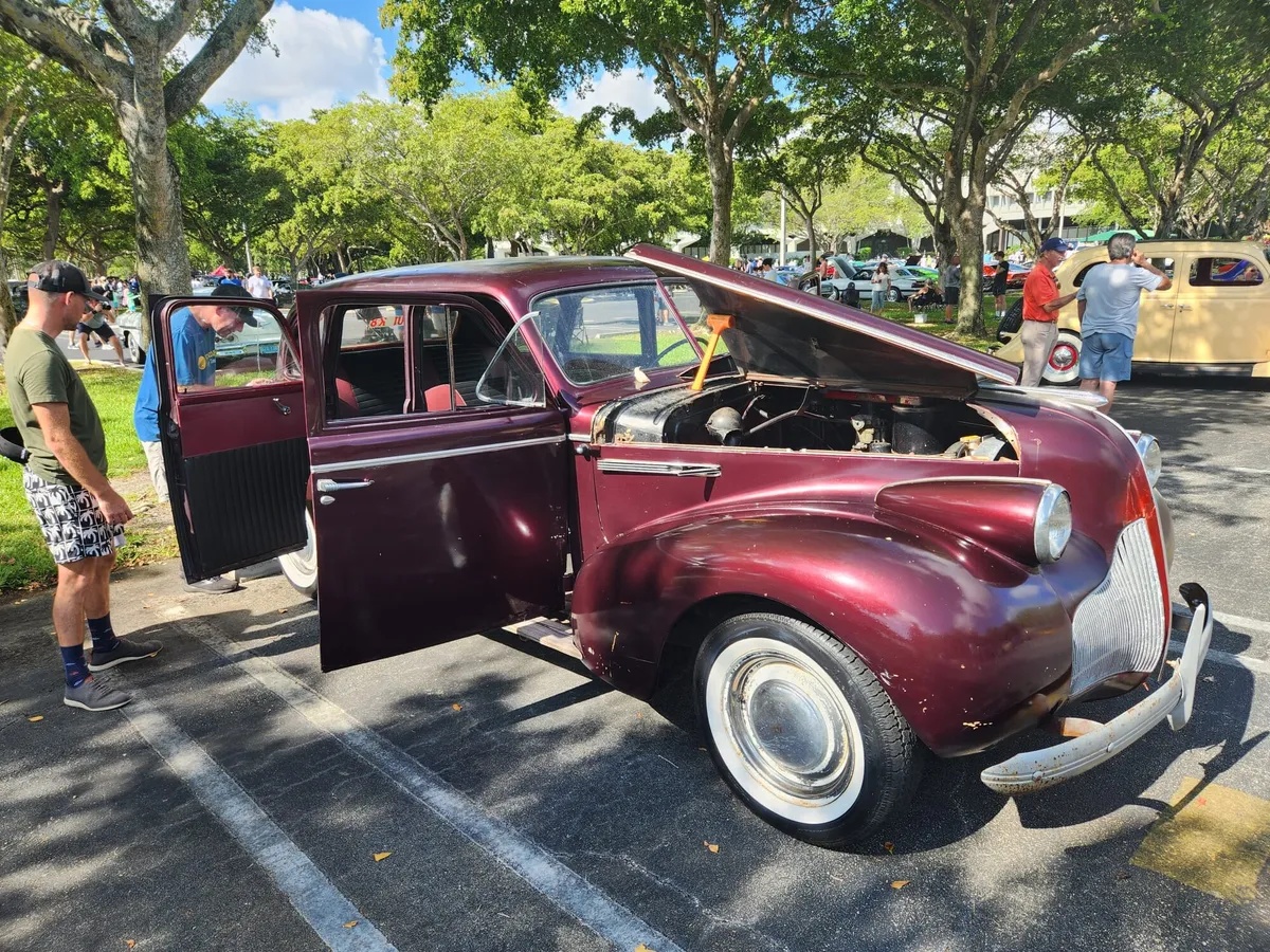 Buick-Special-8-1939-Burgundy-Black-5