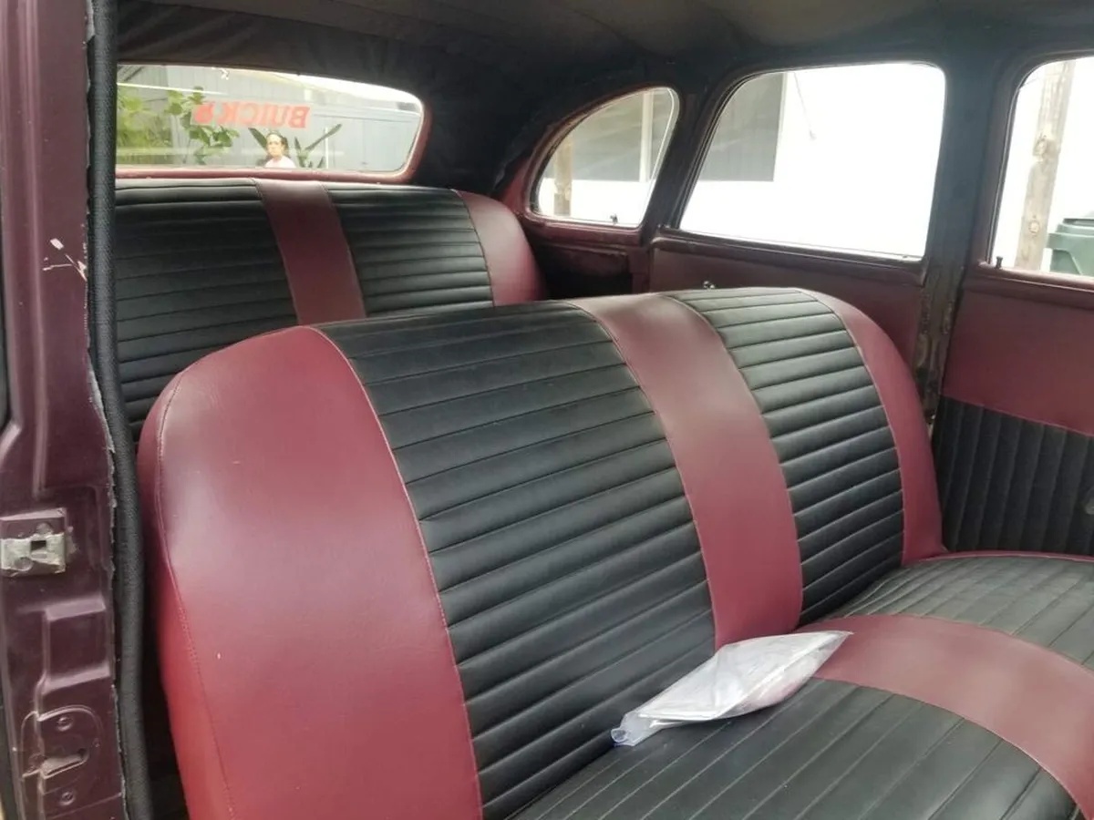 Buick-Special-8-1939-Burgundy-Black-9