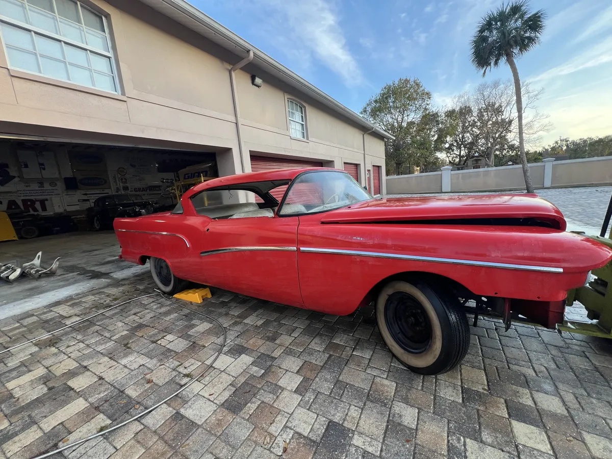 Buick-Super-1958-Seminole-Red-White-Black-And-Silver-13