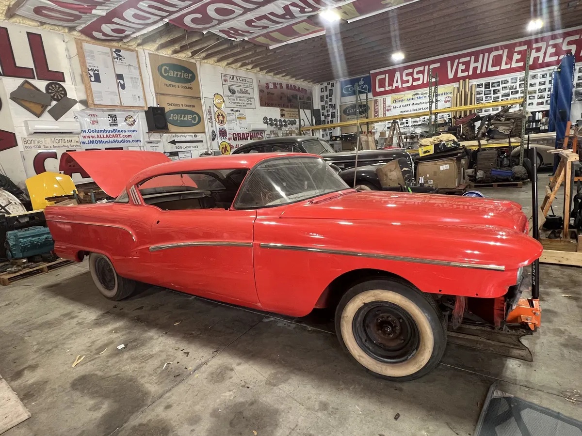 Buick-Super-1958-Seminole-Red-White-Black-And-Silver-4