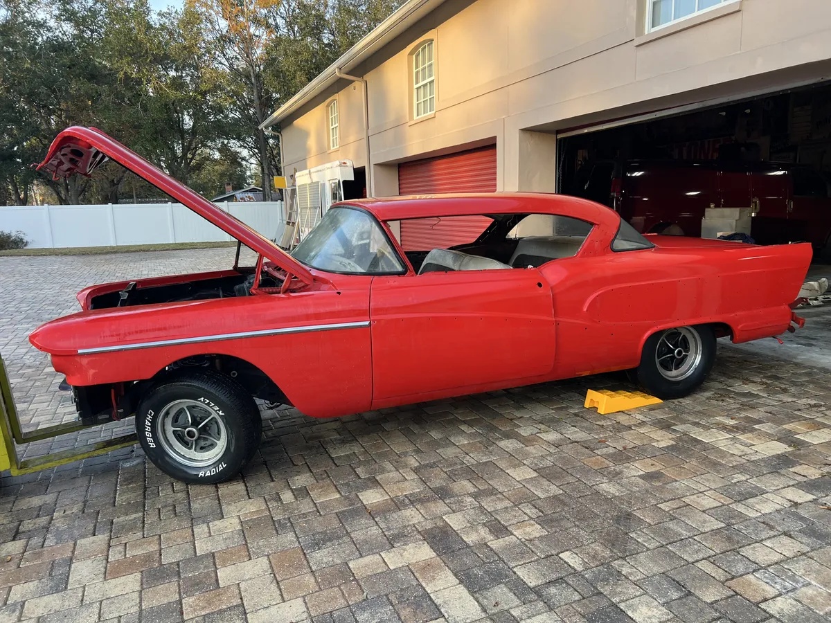 Buick-Super-1958-Seminole-Red-White-Black-And-Silver-6