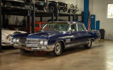 Buick-Wildcat-1964-4-Door-Sedan