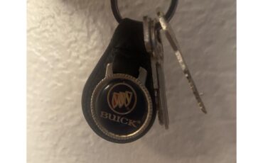 Buick-Wildcat-1965-Black-Red-33