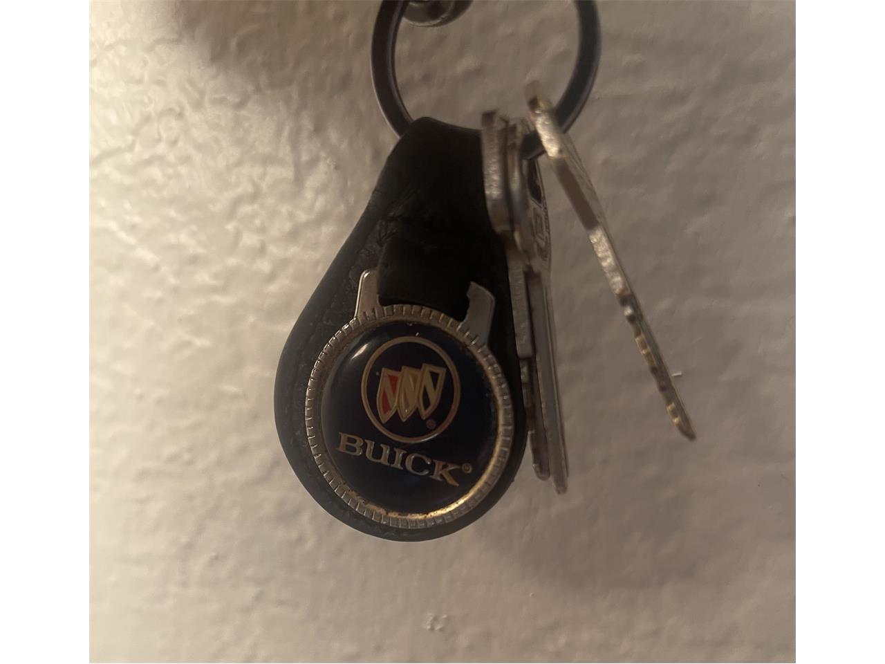 Buick-Wildcat-1965-Black-Red-33