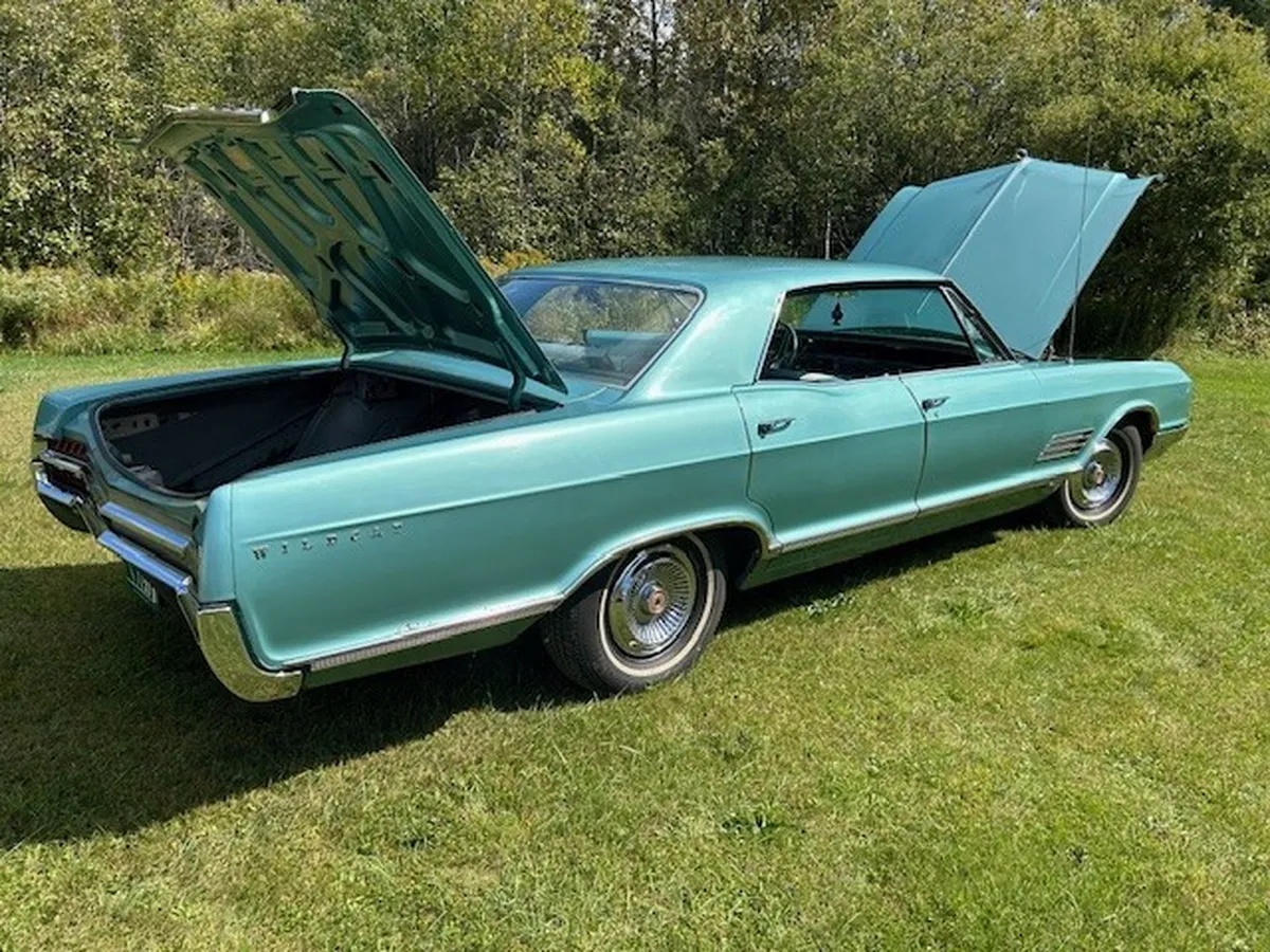 Buick-Wildcat-1966-Seafoam-Green-Metalic-Seafoam-Green-Metalic-1